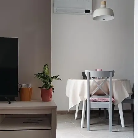 Faust Apartment Split