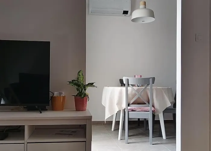 Faust Apartment Split